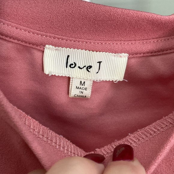 NWOT Love J Scrunched Sleeve Rose Colored Shirt | size M - Picture 4 of 5